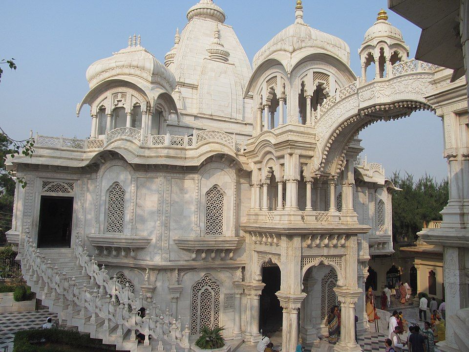 Vrindavan Taxi Service: Comfortable and Reliable Travel for a Peaceful Journey